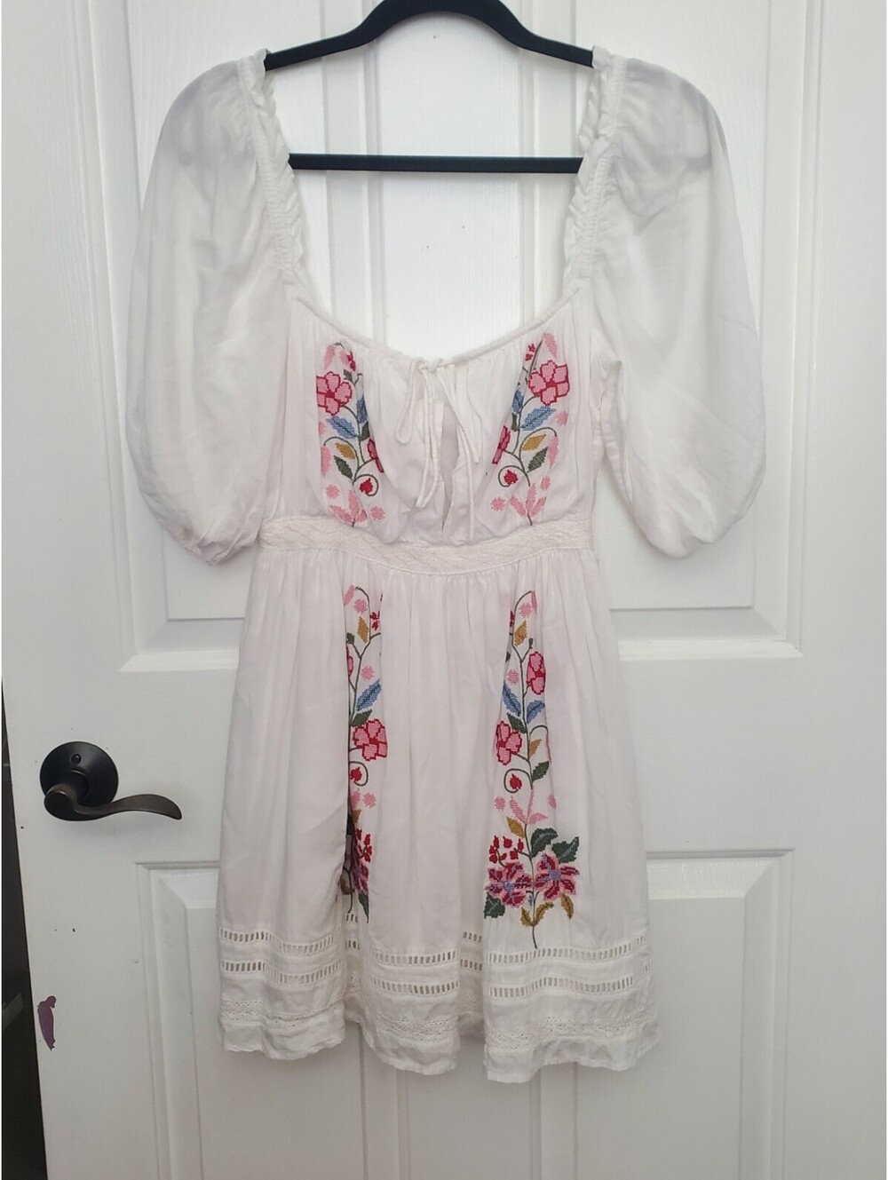 Lovers + Friends Thatcher Mini Dress Off Shoulder Embroidered Detail Size Small